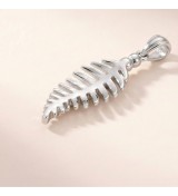 Silver Leaf Pendant – Elegant Nature-Inspired Jewelry
